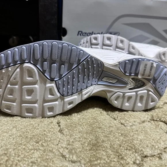 Woman’s Omni Trainer, size 8 1/2 wide D. - Picture 3 of 9